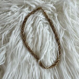 Elegant Gold-Toned Twisted Rope Necklace